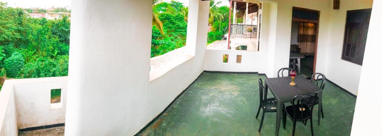 Dinu Villa ガル エクステリア 写真
